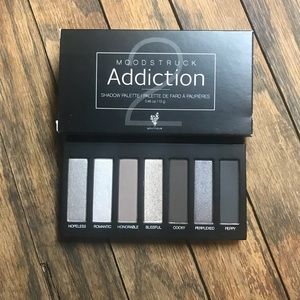 Younique Shadow Palette